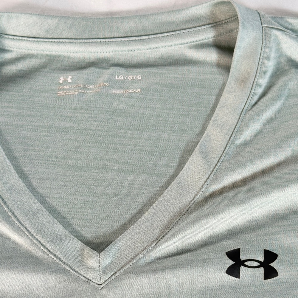 Under Armour Grey Women’s V-Neck Tee. Size large